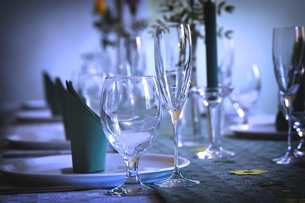 table setting, table arrangement, tableware, glassware, glasses, banquet table, table decoration, dining, table setting, tableware, banquet table, dining, dining, dining, dining, dining